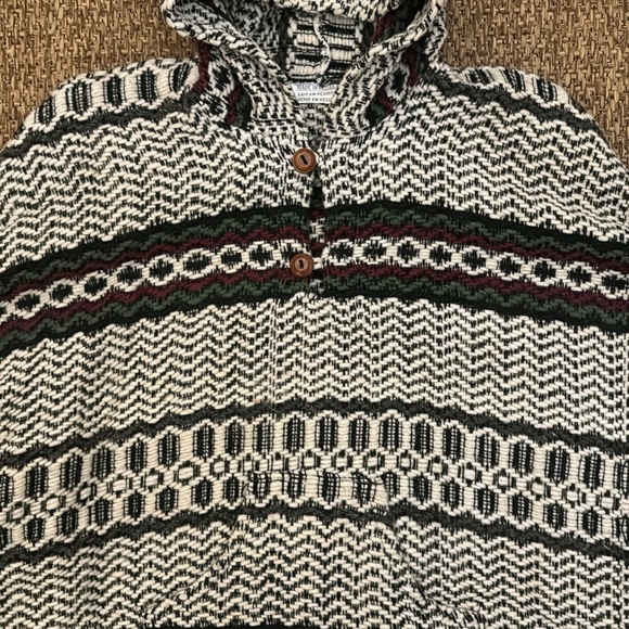 Ecuadorian Pullover Hoodie - Picture 4 of 15